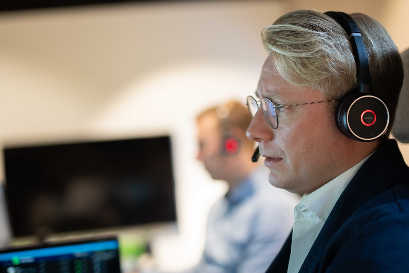 Rådgiver hos Samlegjeld.no gjennomgår gjeldssituasjonen til en selvstendig næringsdrivende